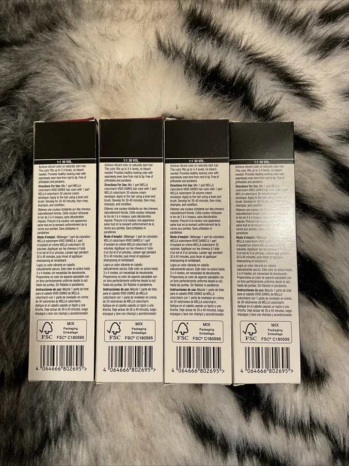 Wella ColorCharm Vivid Darks 永久发色 Muy 品红 4 件装 — 第 2/3 张图片