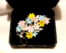 VINTAGE GOLD TONE PASTEL FLOWER BROOCH