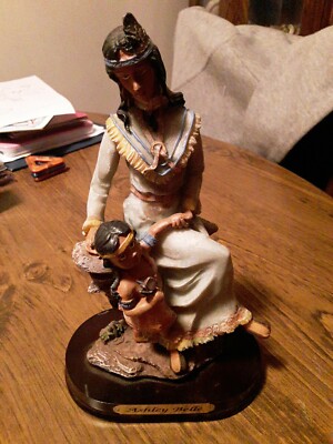 Ashley Belle Native American Statue of Mom An Daughter Great Condition 