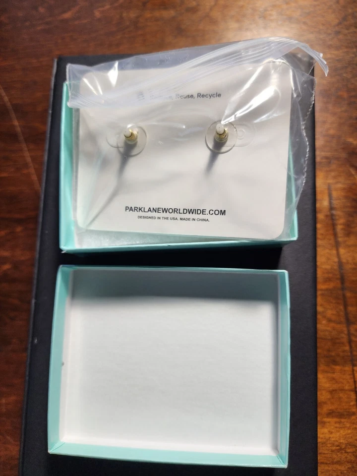 Park Lane "KIERA" Pierced Earrings Pale Gray Austrian Crystals NWT — 第 3/3 张图片