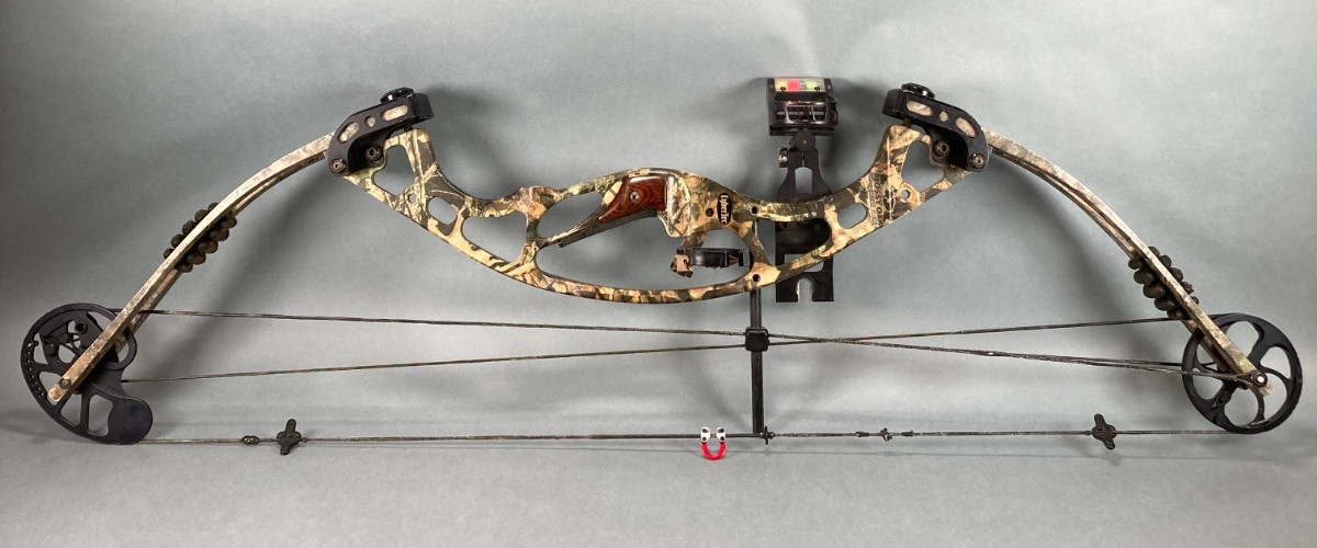 HOYT XT 2000: Right-Handed #60-70lb. Compound Archery Bow