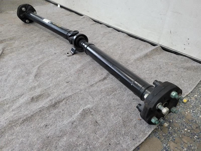 2018 CHEVROLET CAMARO 6.2L 6 SPEED DRIVE SHAFT 30K MILES - Image 3 of 4