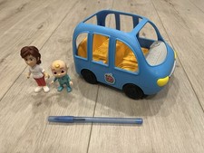 CoComelon 8  Blue Deluxe Family Fun Car w/ Sounds  2 Figures 2021 Moonbug Toys