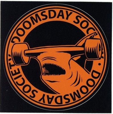 Doomsday Skateboard Sticker Orange Schwarz 9,5cm Rund