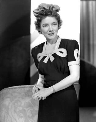 Helen Hayes She is lead and versatile performer and producer of 1940s Photo 10