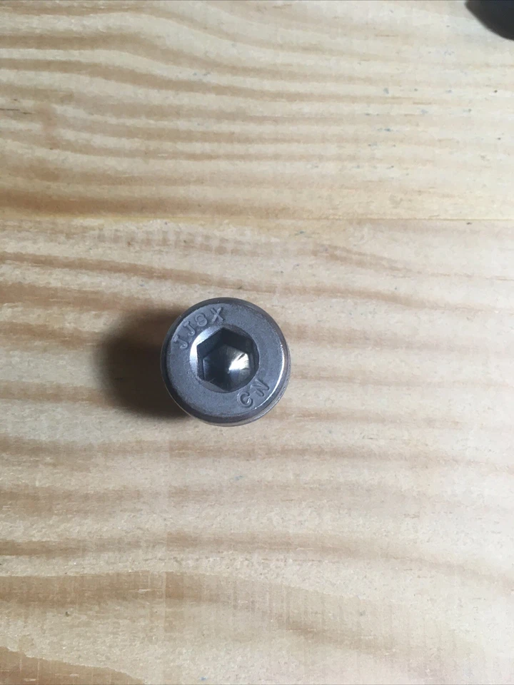 NUEVO Perno de tapón de drenaje de acero para cárter de aceite del motor con junta para VW Audi Volkswagen Foto 2 de 4