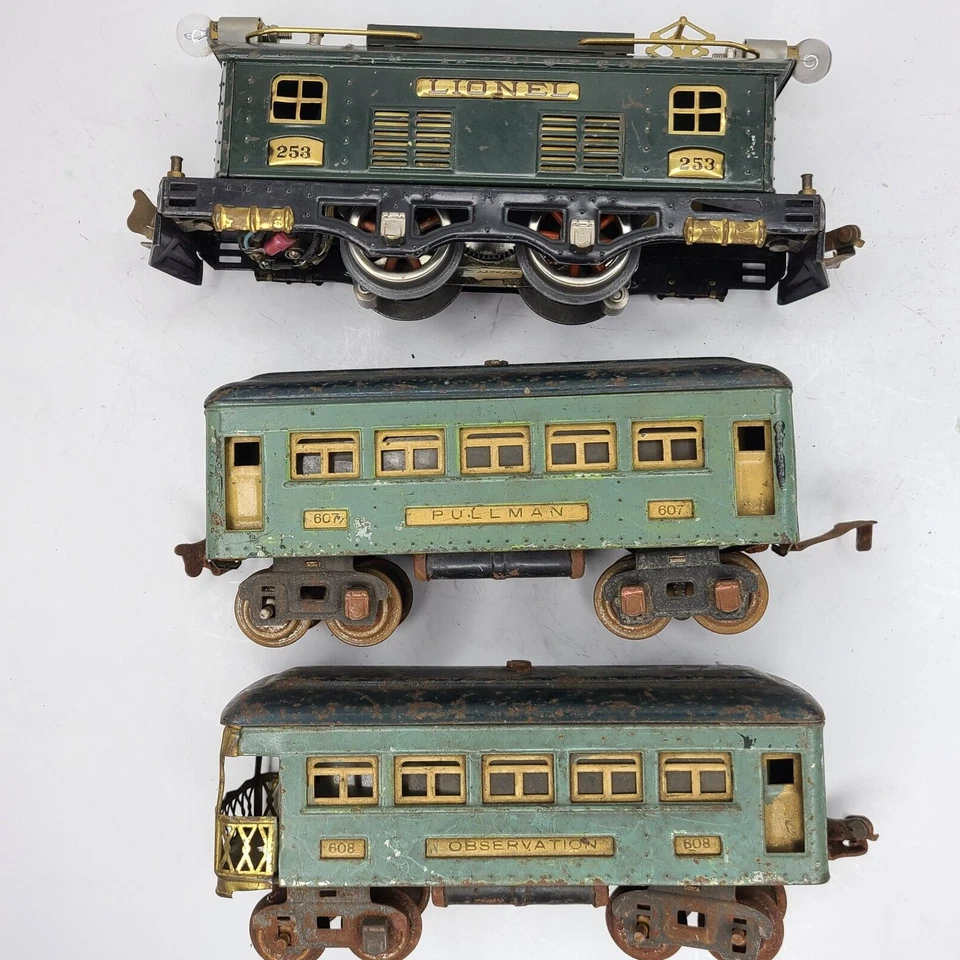 LIONEL 253 LOCOMOTIVE ENGINE & 607 PULLMAN CAR & 608 OBSERVATION CAR 0 GAUGE SET - Image 4 of 4
