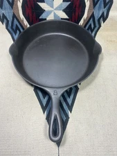 Griswold (704M) Cast Iron Skillet Slant Logo with Heat Ring Sits FLAT , No Spin