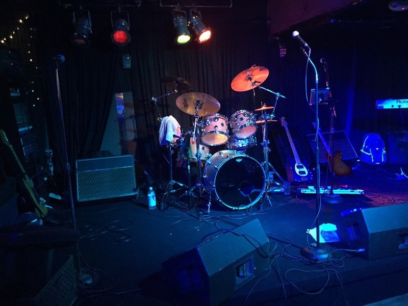 DW 5Pc Eco x Drum kit w/Cymb/DW HRDWR/CASES/4 mic's /pwr mixr P/U ONLY see below