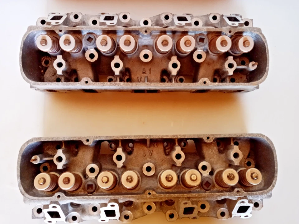1960+ Olds 215 V8 OEM Cylinder Head Set CFD 1581829 - Image 4 of 4