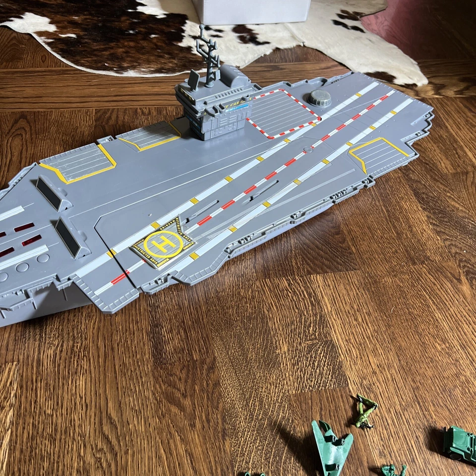 Majorette Aircraft Carrier +zubehör Ref.No 205523 - Bild 2 von 4