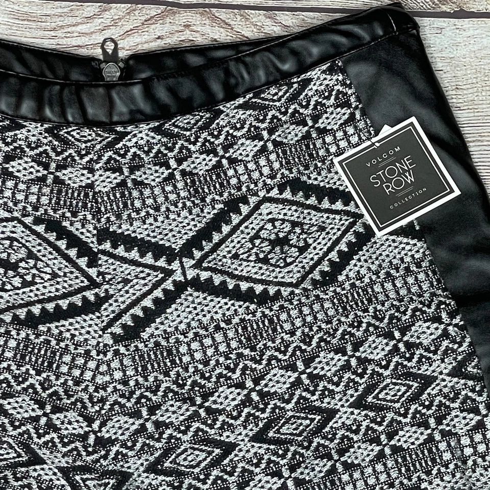 NEW Juniors Volcom Stone Row Silver Black Sparkly Faux Leather Shorts Medium NWT - Image 2 of 4