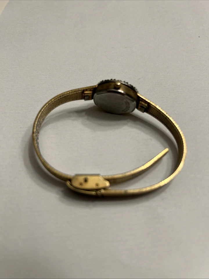 Vintage Helbros Women’s Dress Watch Gold Tone Ladies Oval Wristwatch   - Image 3 of 4