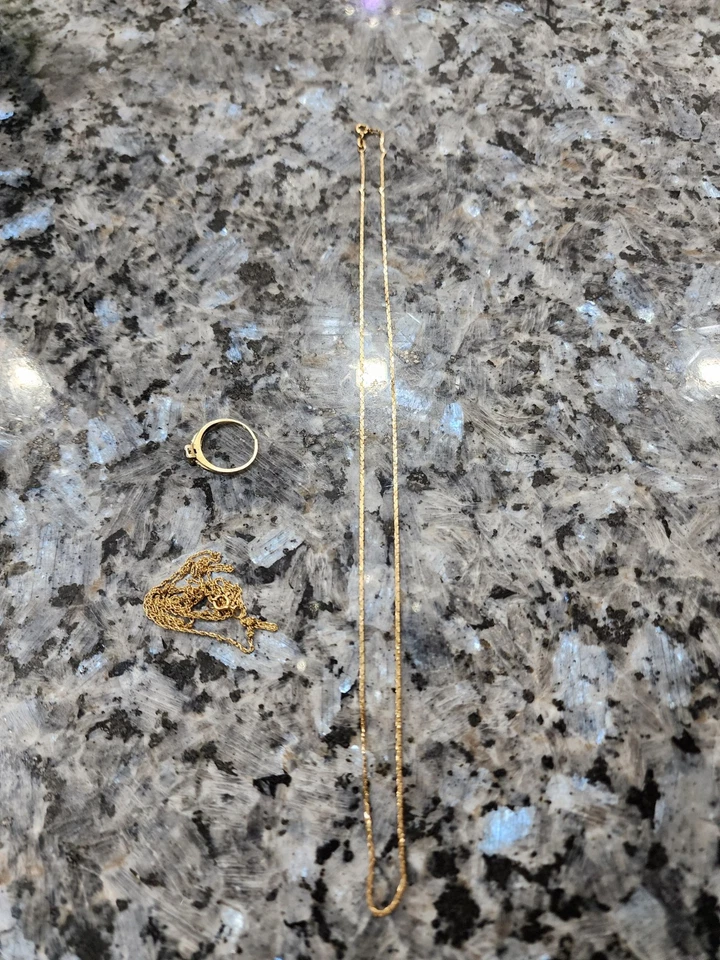 Oro 14K 4,9 gramos (3 piezas) chatarra o desgaste - COLLAR ANILLO ITALIA Foto 2 de 4