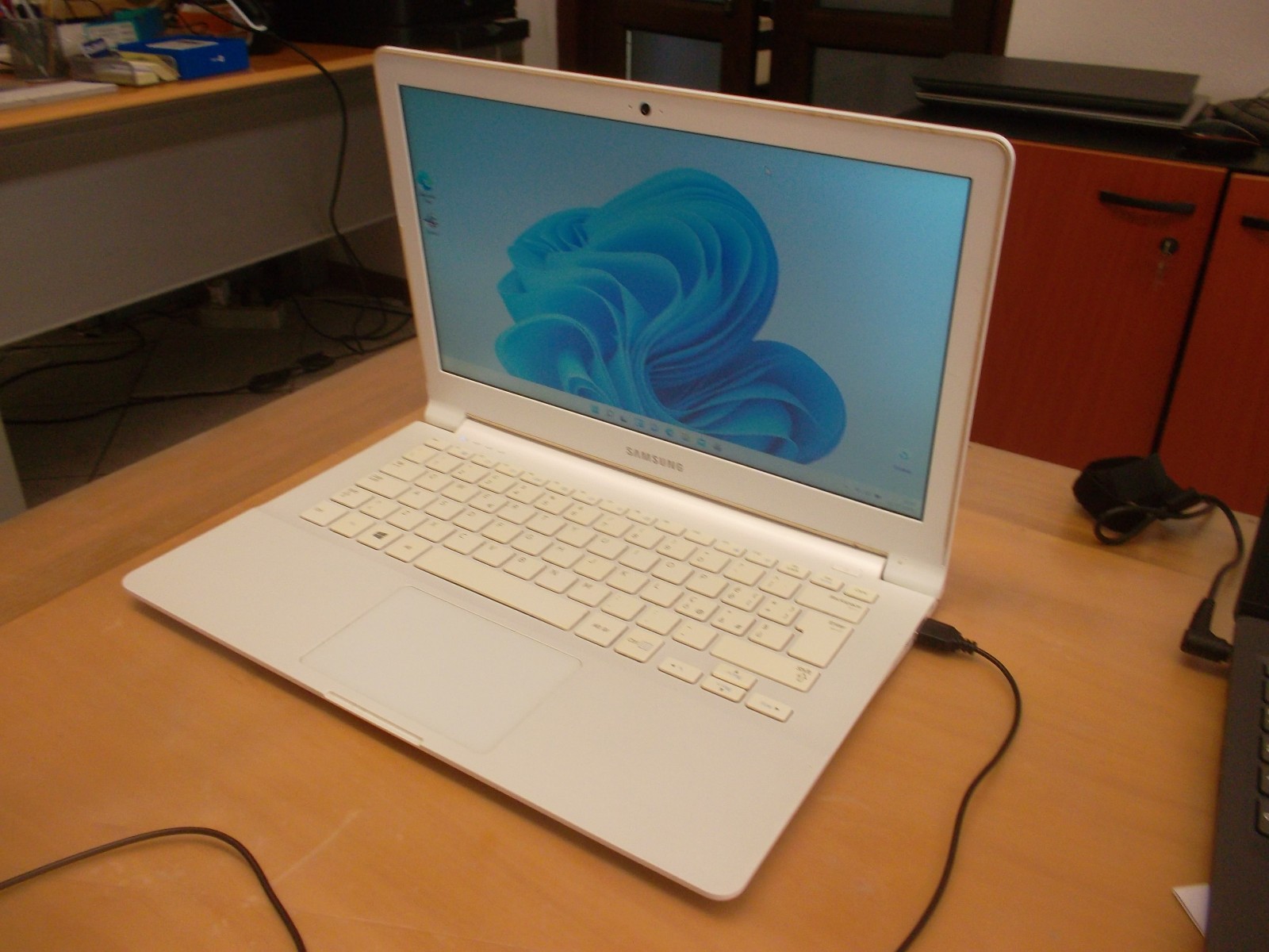 NOTEBOOK SAMSUNG 905S AMD 4GB 250 SSD WINDOWS 11
