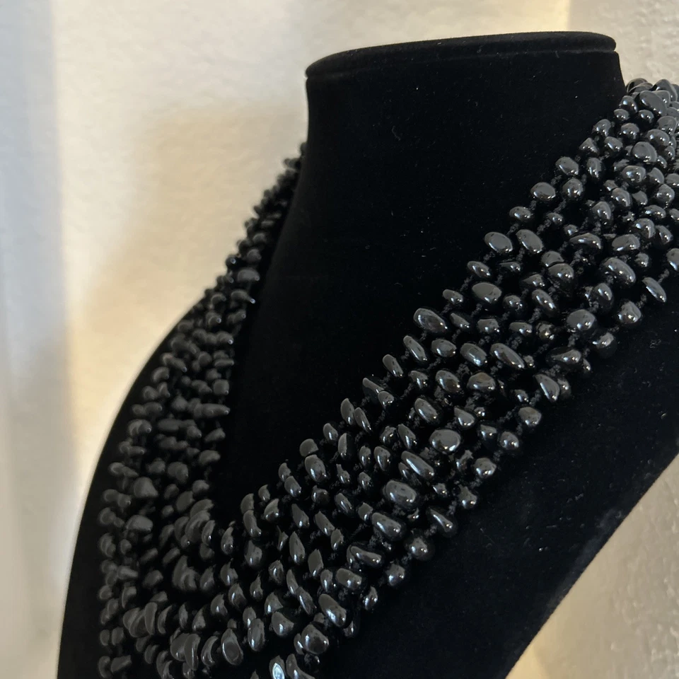 Collar artesanal SAJEN. Multihilo de ónix anudado.  Calidad Vintage Foto 3 de 4