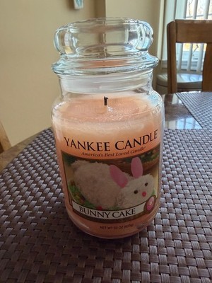 YANKEE CANDLE BUNNY CAKE 22 OZ LIMITED EDITION - EASTER - RARE