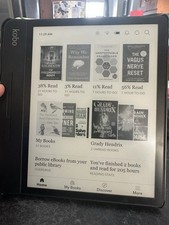 Rakuten Kobo Forma 8GB E-Ink 8" E-Book Reader Black N782 with Case Bundle