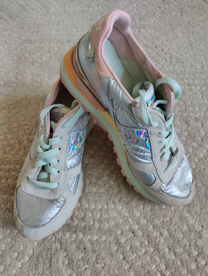 SAUCONY Women’s Grey Silver Suede Padded Fabric Shadow Sneakers s60591-3 Size 7 - Image 2 of 4