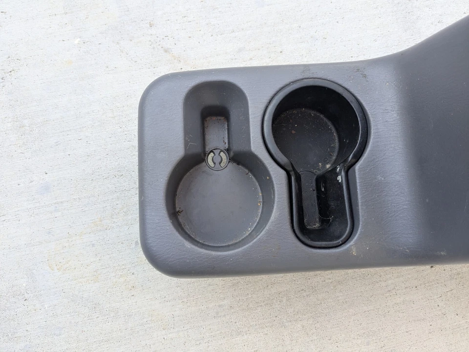 2001 Nissan Xterra Center Console Cup Holder - Image 3 of 4