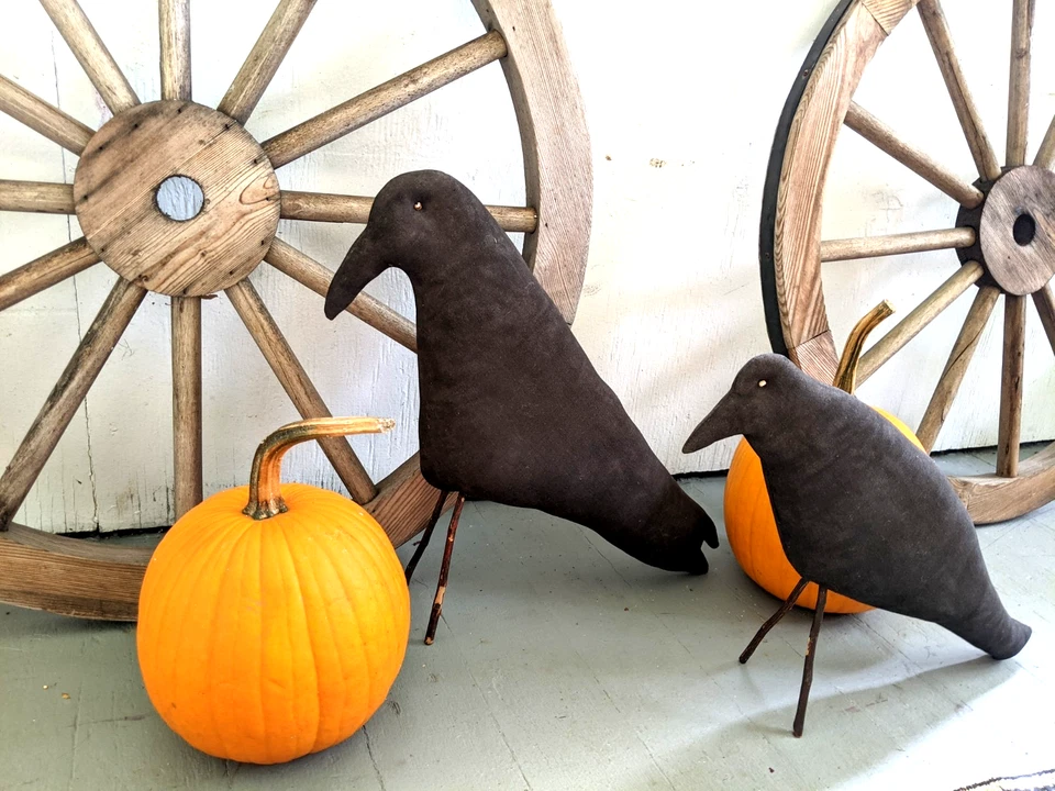 Pair of Vintage Primitive Folk Art Black Crows, Ravens, Decoys, Fall Halloween - Image 3 of 4