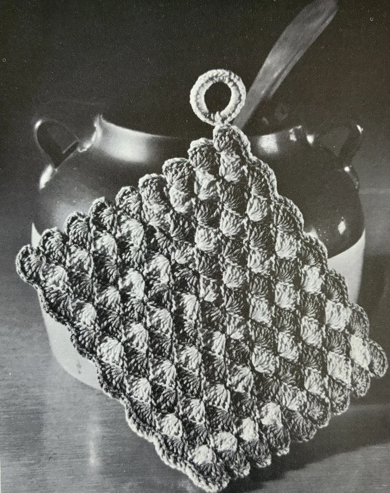 Rare 1964 Vintage Coats & Clarks Old and New Favourites Crochet Pattern Book - Image 2 of 4