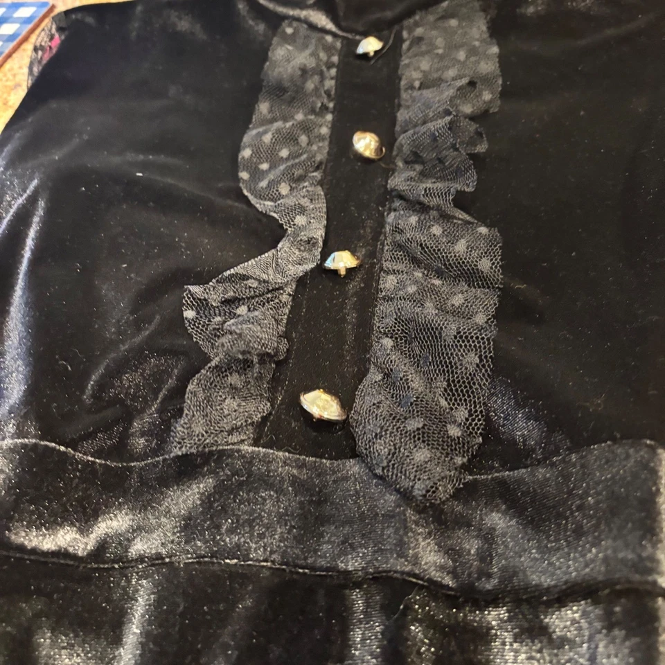 Maxi Vestido Negro Terciopelo Encaje Volantes Abotonados Funeral Iglesia Jugar Musical Foto 4 de 4