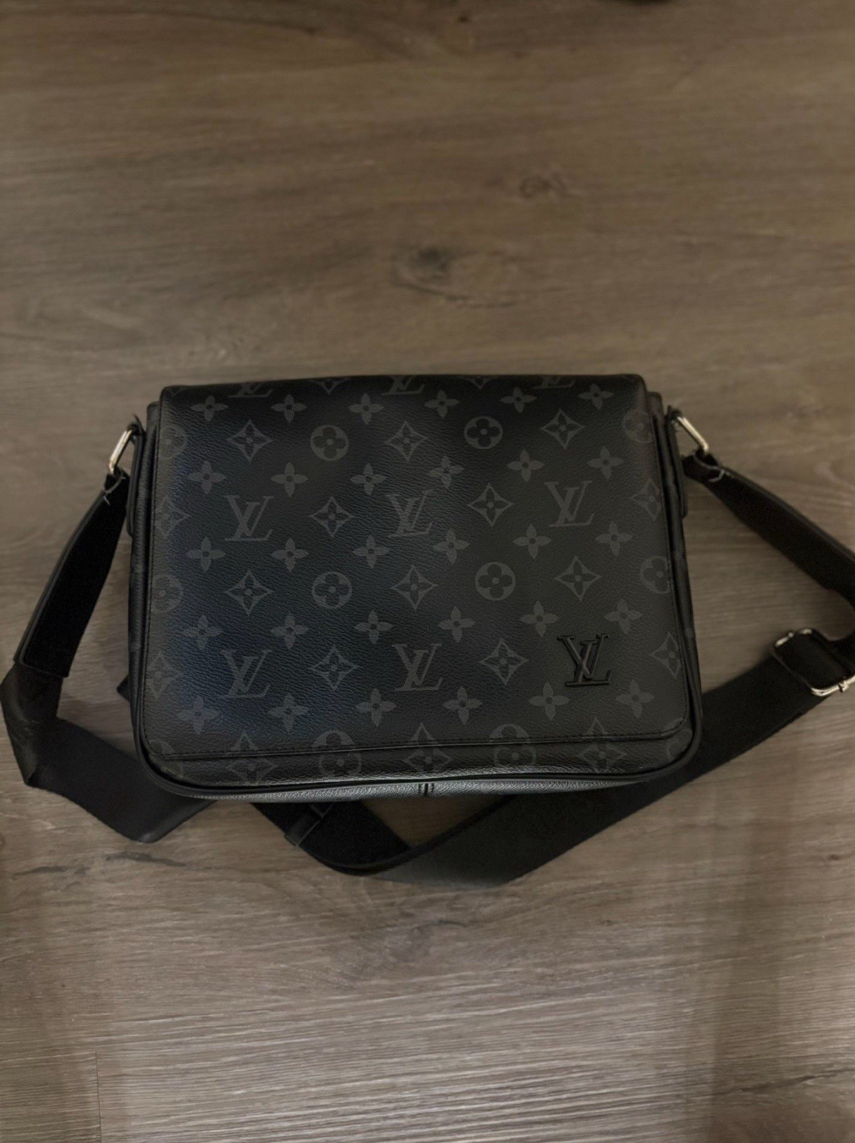 Louis Vuitton district pm men