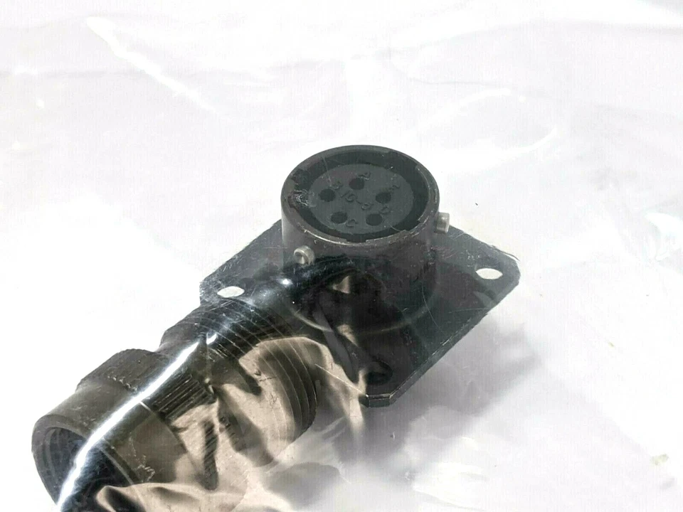 Amphenol PT00A-10-5S Circular MIL Spec Connector 5P Sz 10 Wall Mount Receptacle - Image 3 of 4