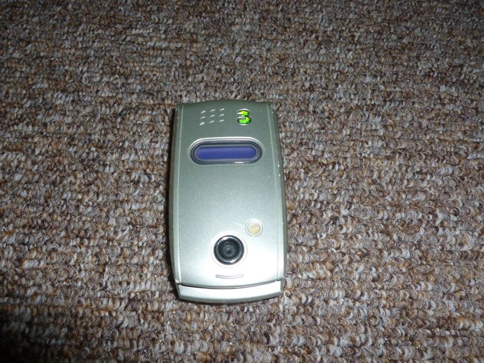 NEC E606 Flip Phone ( 3 Network ) Mobile Phone RETRO UNTESTED - Image 2 of 4