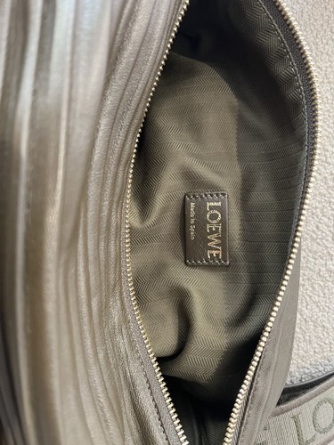 Borsa grande "bracciale" Loewe con cinturino jacquard anagramma - Foto 7 di 8