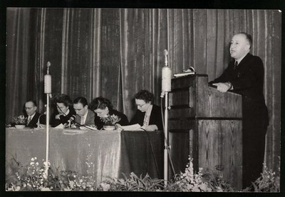 Photograph Albert Norden at a press conference of the Committee for Germans 