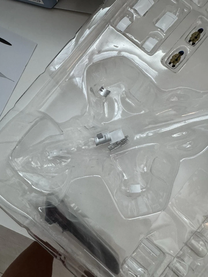 HA1048 Hobby Master TF-104G Starfighter 1/72 Model N825NA NASA Dryden Flight - Image 3 of 4