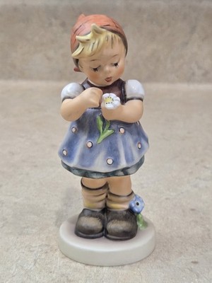 GOEBEL HUMMEL #380 Exclusive Special Edition No 5  Daisies Don t Tell  1972