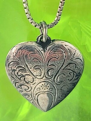 VINTAGE Sterling Silver 925 Etched Ornate Heart Pendant & Box 