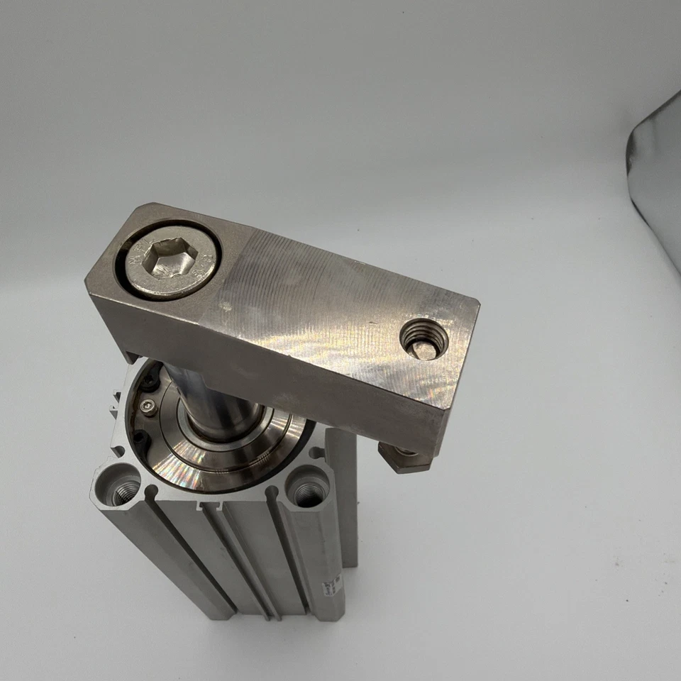 Número de pieza del cilindro de abrazadera giratoria SMC mk2tg63tn-20rn -9M9NWV Foto 4 de 4