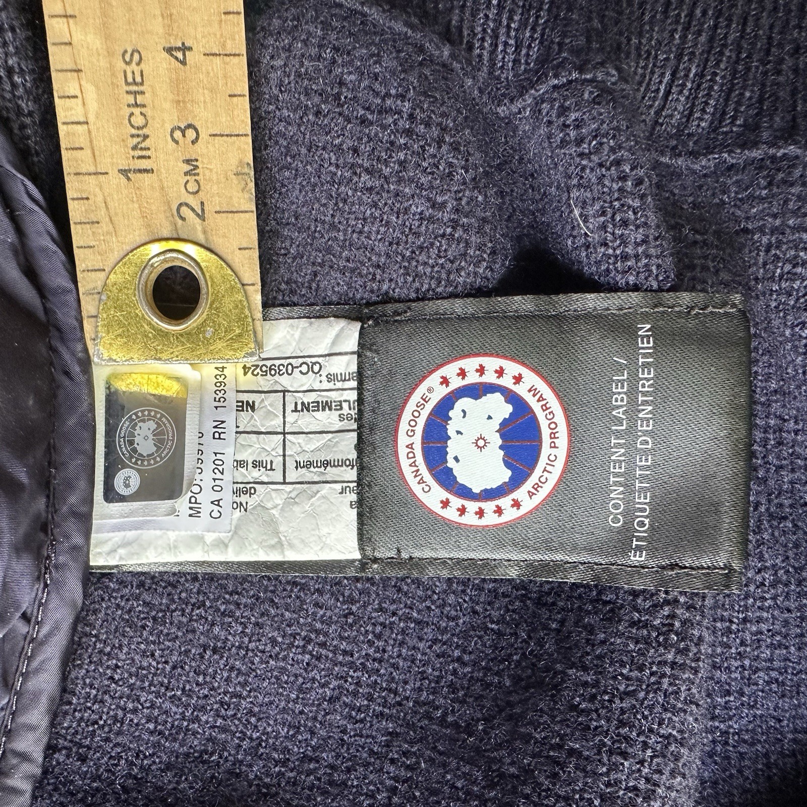 Canada Goose HyBridge Knit Down Vest Navy Medium Wool Puffer Full Zip image 4