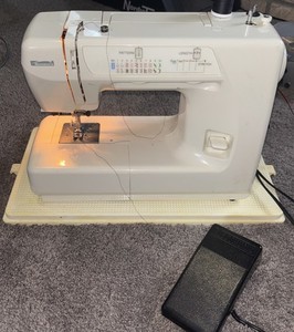 Sears Roebuck Kenmore sewing machine Model 385 White Working with cover and base