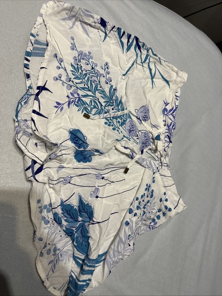 Shorts Playeros Floreados Blancos y Azules Estilo Boho