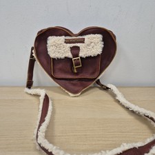 Zaino borsa a tracolla Dr Martens marrone ambasciatore pelle Borg pile cuore