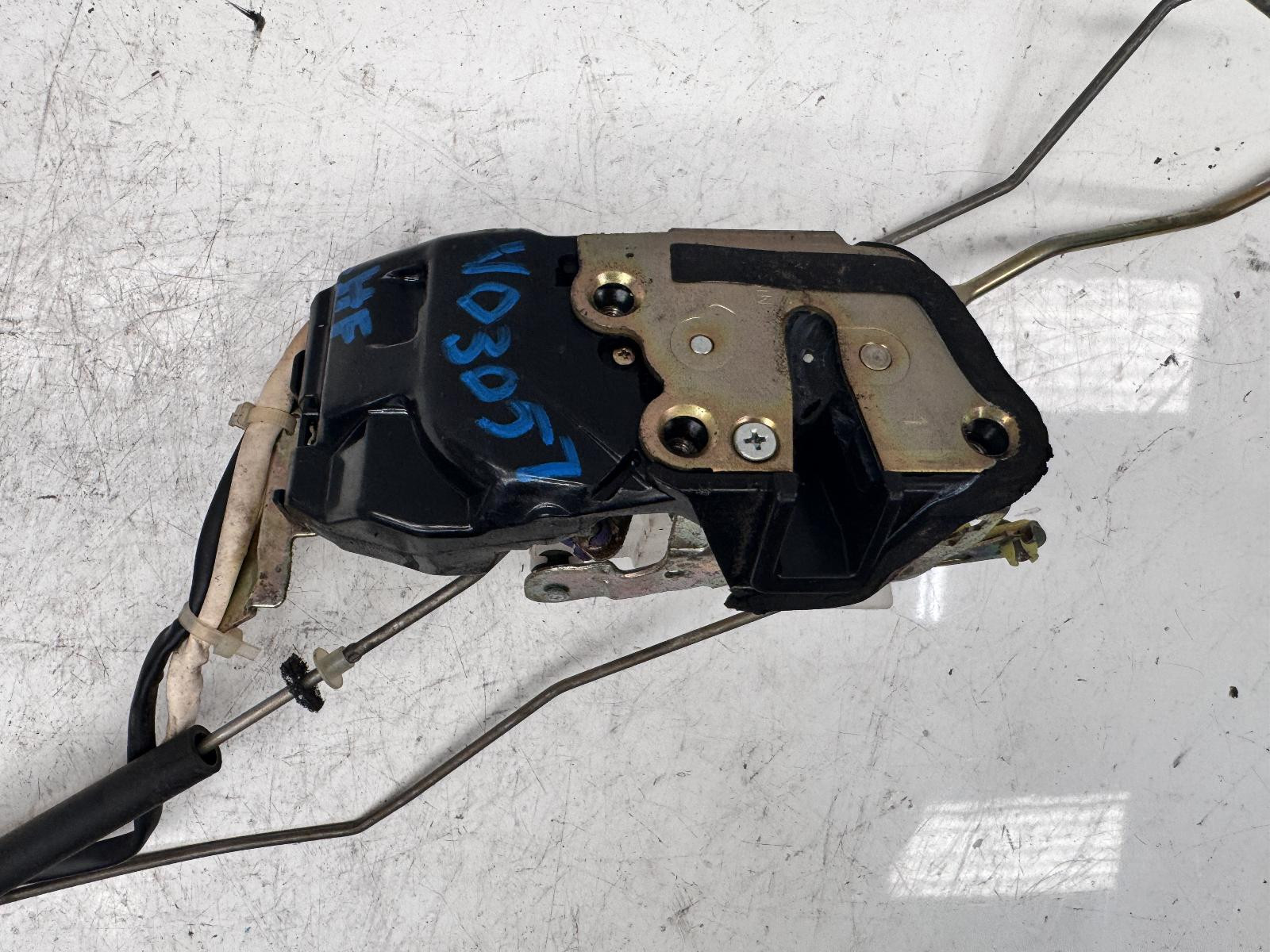 Toyota Corolla Left Front Door Lock Mechanism AE101 09/1994-10/1999 - thumbnail 2