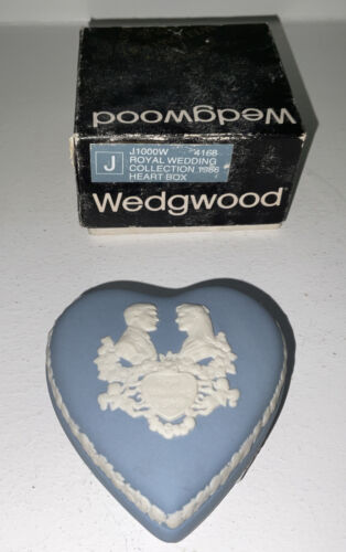 WEDGWOOD JASPER WARE -1986 ROYAL WEDDING HEART SHAPED TRINKET BOX +ORIGINAL BOX - Picture 1 of 9