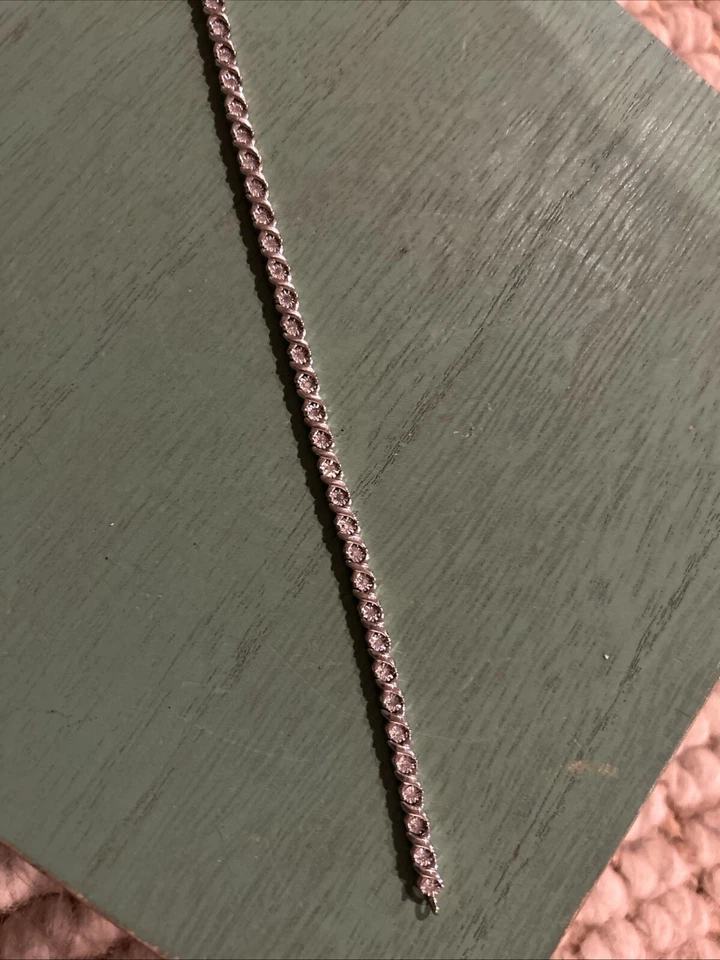 Brazalete de tenis de diamantes Jared Jewelers de plata de ley de corte redondo de 1/3 quilate Foto 4 de 4