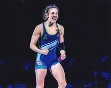 SARAH ANN HILDEBRANDT USA WRESTLING 8X10 SPORTS PHOTO (AB)