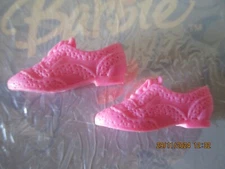 BARBIE DOLL / PAIR OF SHOES: BOOTS, PUMPS ....... (2800)