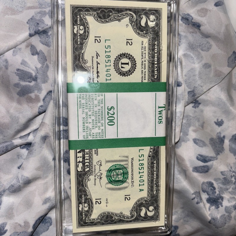 TWO DOLLAR BILLS W/SEQUENTIAL SERIAL NUMBERS 100 x SERIES 2013 CRISP UNC BILLS