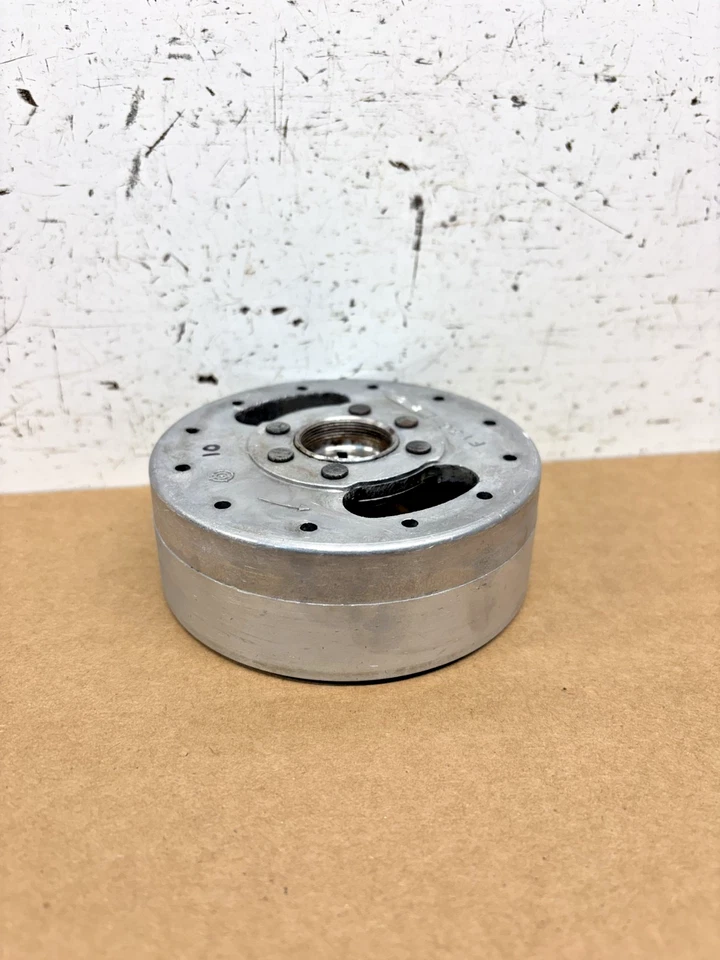 Rotor motor Yamaha HT1 90 LT2/3 100 CT2/3 175 / Conjunto volante / F136 Foto 2 de 4