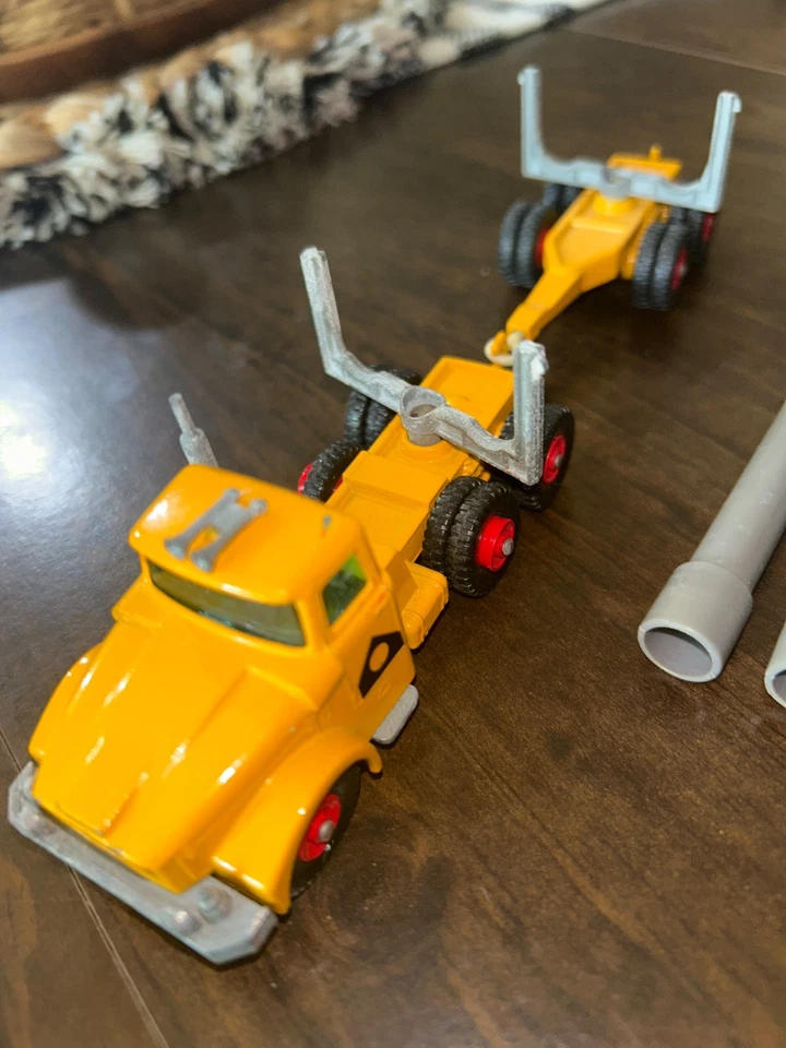 Lesney Matchbox King Size K-10/19 Pipe Truck No K-10 with Pipe missing one tire - Image 4 of 4