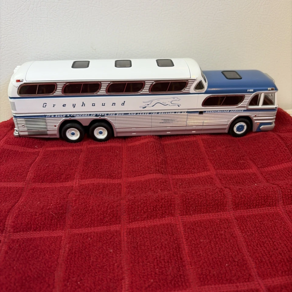 Corgi - #US54407 GM4501 New York Greyhound Scenicrusier Bus 1:50 Scale NIB #71 - Image 3 of 4