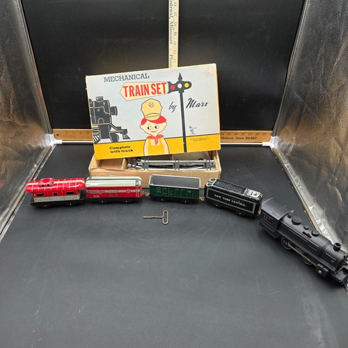 Vintage MARX Mechanical Tin Litho Train Set No. 453 w/ Original Box & Key - Picture 1 of 5